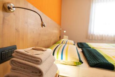 پانسیون Engadina B&b