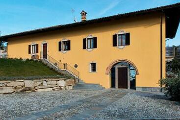 ホテル Costa Di Bussia