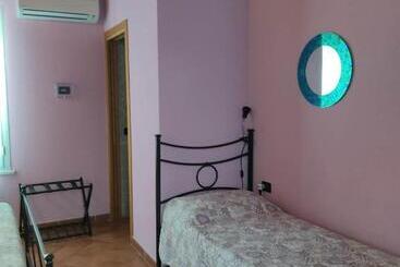 פנסיון Night & Day Affittacamere Di Laura Patuelli