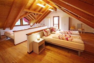 アパートホテル Albergo Diffuso Tolmezzo