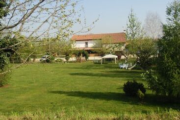 Отель Agriturismo Il Podere Vedelago With Alpaca, Friends And More