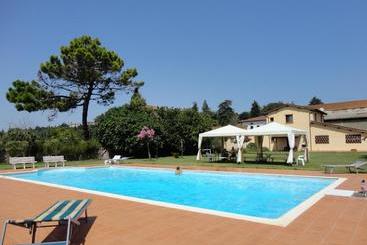 فندق Fattoria Isola