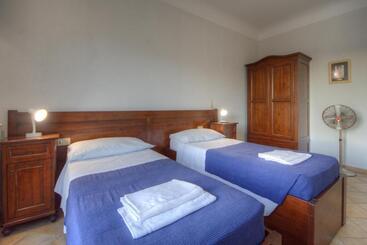 膳宿费 Club Nautico Savona