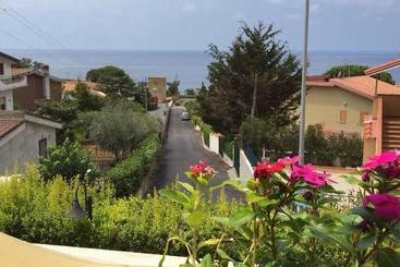 پانسیون Red Stone