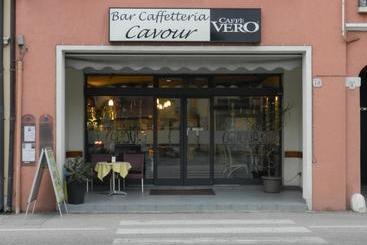 호스텔 Locanda Trattoria Caffè Cavour
