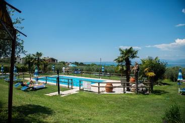 هتل Agriturismo Il Giardino Degli Ulivi
