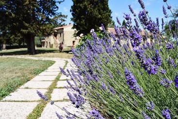هتل Agriturismo L'antica Quercia