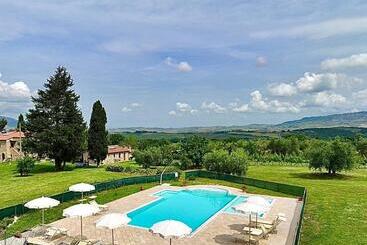 فندق Agriturismo L'antica Quercia