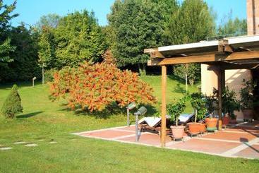 Пансион Resort Villa Manu