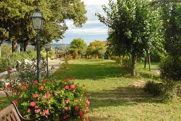 هتل Agriturismo La Corte Sul Lago