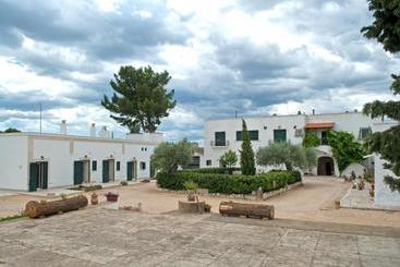 هتل Masseria Strada Agriturismo