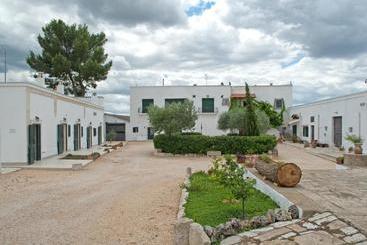 هتل Masseria Strada Agriturismo