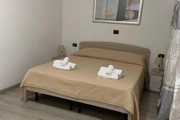 پانسیون Raxul Room