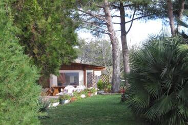 Отель Agriturismo Casale Il Gallo Bianco