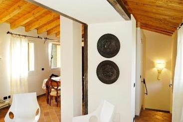 هتل Agriturismo Terre Bianche