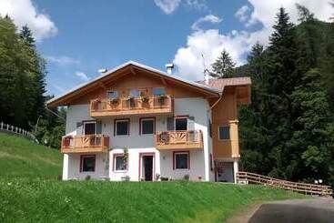 בית מלון כפרי Sole Levante