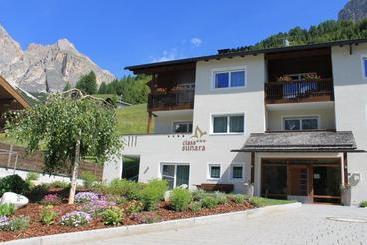 アパートホテル Ciasa Sunara