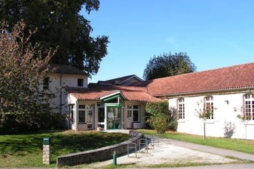 ユースホステル Auberge De Jeunesse De Saintes