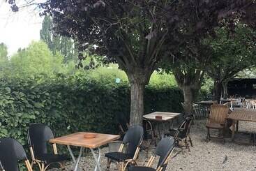 מלון דירות Paris Par Trains, Area, Studios Avec Salle De Bain Et Kitchenette Privées, Ou, Chambres Avec Salles