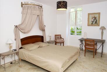 بنسيون Domaine De Bessilles