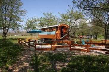 ペンション Roulottes Au Pied Du Vercors