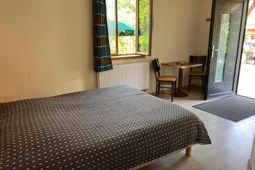 بنسيون Auberge Restaurant La Roseraie