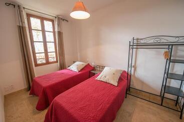 بنسيون La Treille Et L'impasse