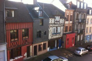 ペンション Les Charmettes