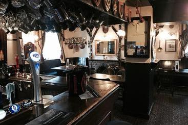 هاستل The Red Lion Inn & Restaurant