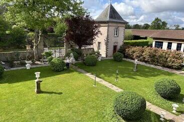 펜션 Le Château De Failloux, Piscine Intérieure Et Sauna