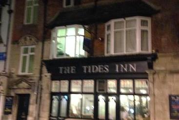 호스텔 The Tides Inn