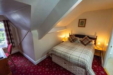 Пансион Aarondale Guest House