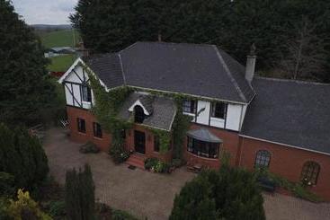 펜션 Pinewood Lodge Guest House