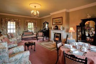 پانسیون Pinewood Lodge Guest House