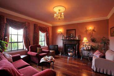 پانسیون Pinewood Lodge Guest House