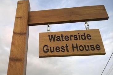 بنسيون Waterside Guest House