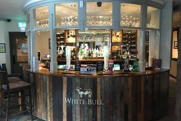 호스텔 The White Bull Country Inn & Dining