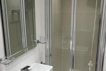 تختخواب و صبحانه Acacia Villas Guest House