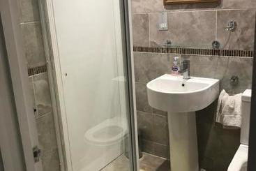تختخواب و صبحانه Acacia Villas Guest House