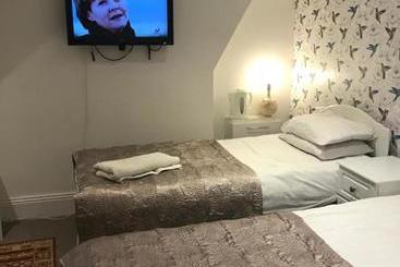 تختخواب و صبحانه Acacia Villas Guest House