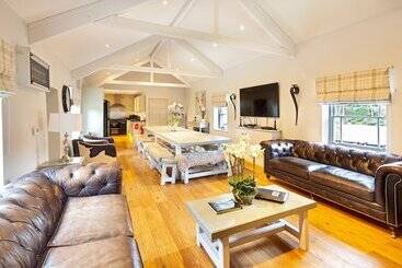 فندق Oakerthorpe Holiday Village