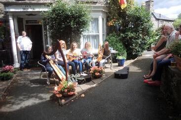 פנסיון Ivy House B&b