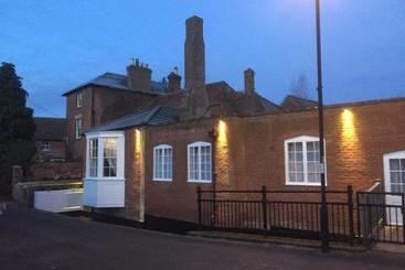 Пансион Three Crowns Guest House