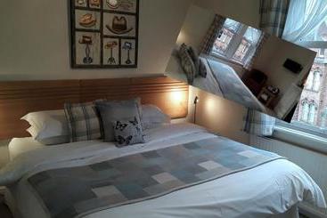 پانسیون Treetops Guest House