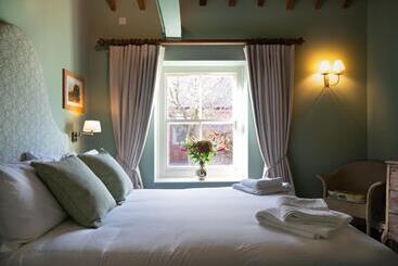 Общежитие The Horse And Groom Inn