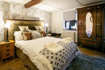 Общежитие The Old Hall Inn