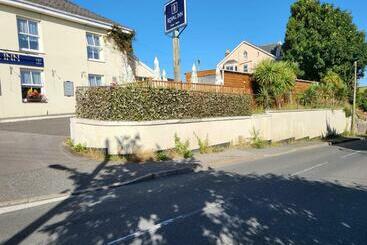 旅馆 The Royal Inn