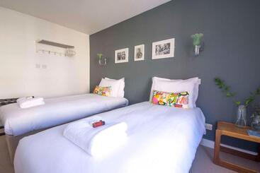 ペンション Dog And Whistle Pub