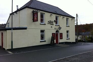 بنسيون Halfway House