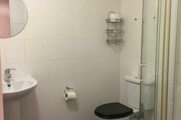 펜션 Lakeland Guest House